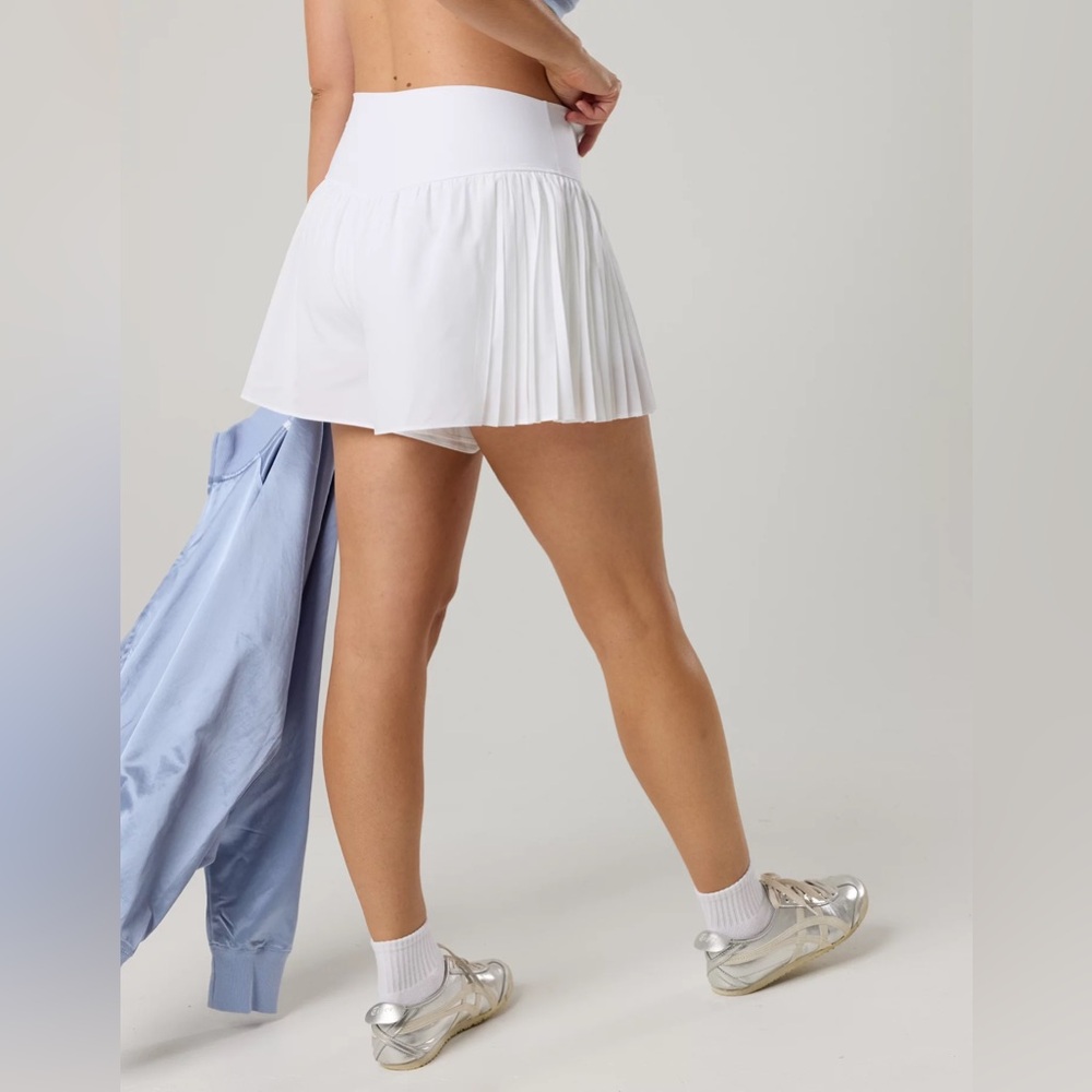 OFFLINE By Aerie Real Me Pleated Flowy Short Bundle Black and White - Picture 4 of 9